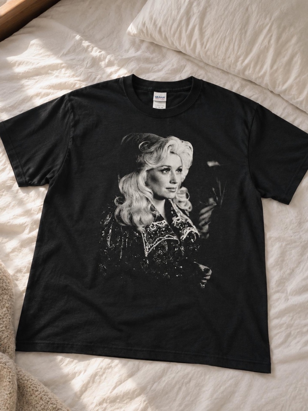 Queen Of Hearts Graphic Tee, RIP Dolly Parton Country Music Tshirt